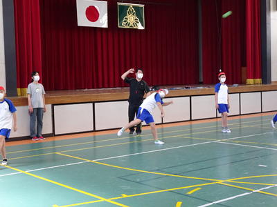 5・6年生　体育科　柏原中学校の先生との連携授業